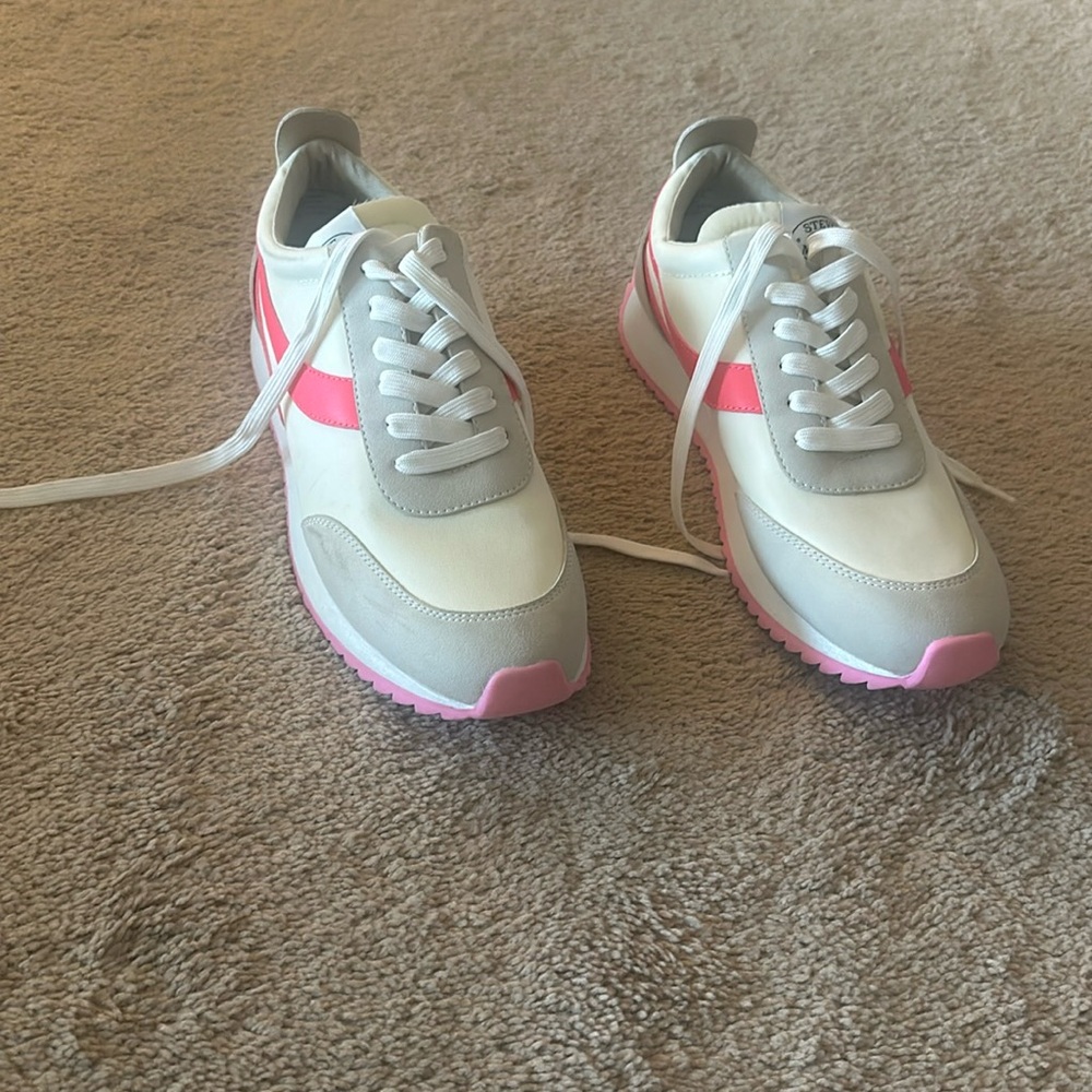 Size 10 Steve Madden sneakers worn once!
